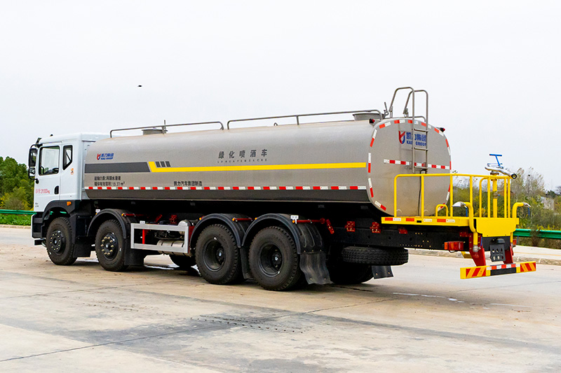 新款华神T5前四后八洒水车  25方